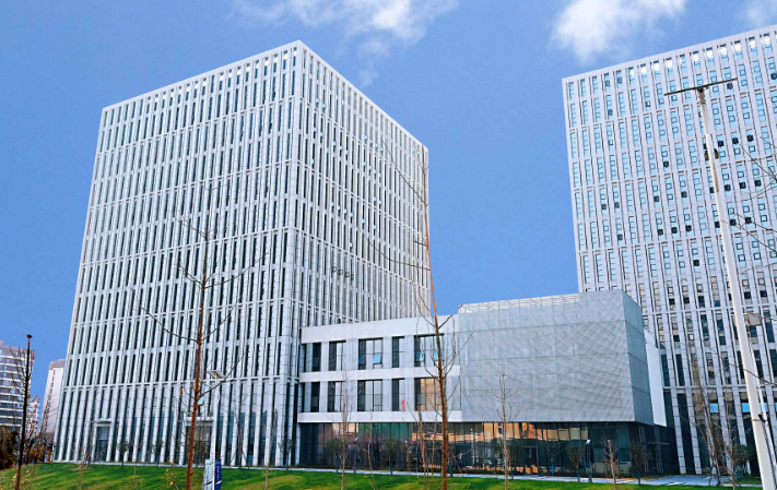 湖南多多美网络科技企业网站建设服务的技术架构与选型要点解析