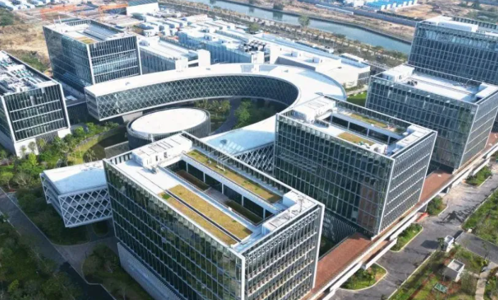 企业网络运维外包与自建团队的成本效益对比参考